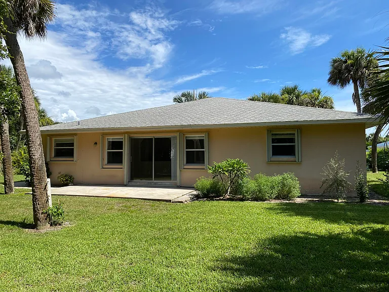 956 Tulip Ln — Photo 32