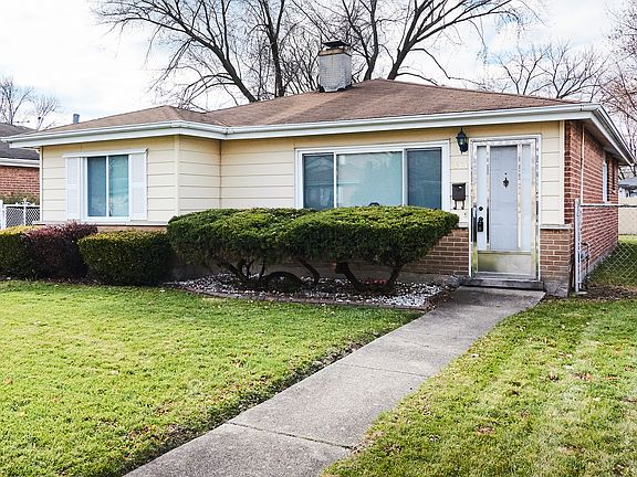 3rd image of 1384 Woodview Ave