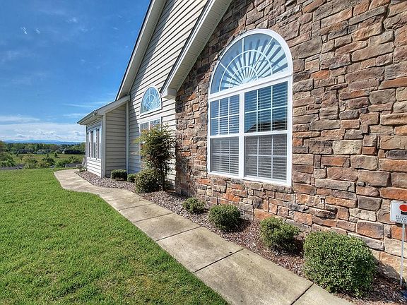 3rd image of 378 Villa View Poin #378