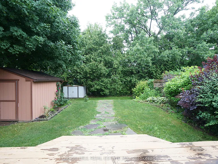 7 Twin Pauls Cres — Photo 13