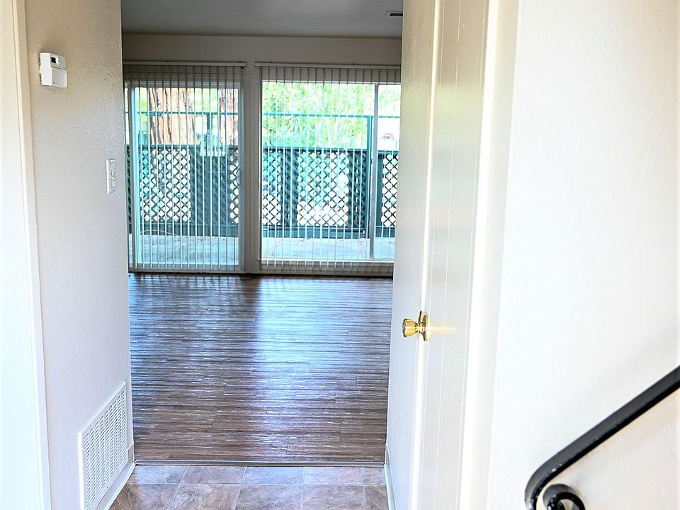 2BR Townhome