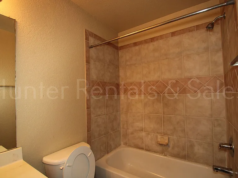 930 Ramblewood St #B — Photo 14
