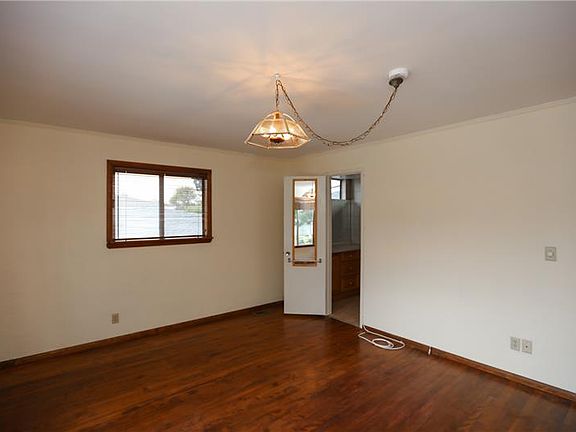5th image of 1121 Steinhart Ave