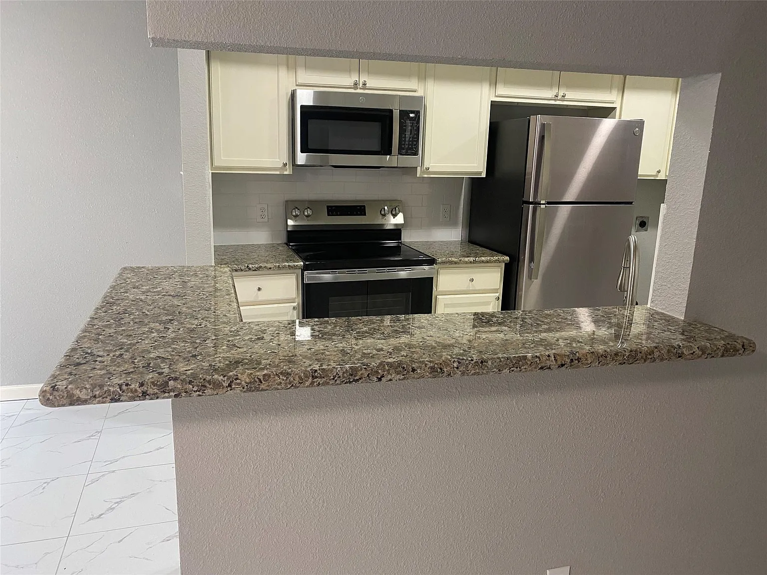 1 bed, 1.5 bath, 1029 sqft, $1,200 — Photo 4