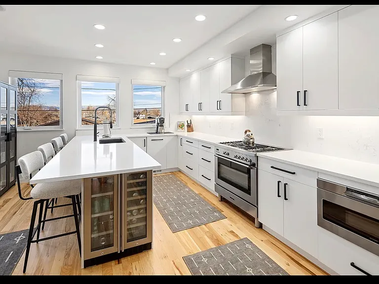 2543 S Sherman St — Photo 2