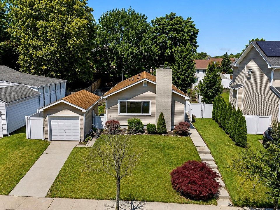 1st image of 5 Willets Drive
