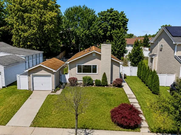 5 Willets Drive, Syosset, NY 11791