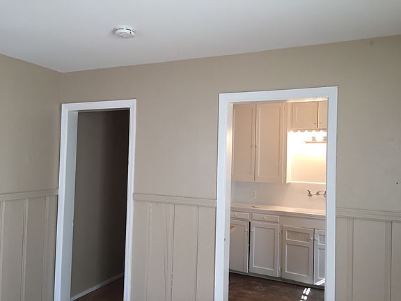 4th image of 433 W 11th St