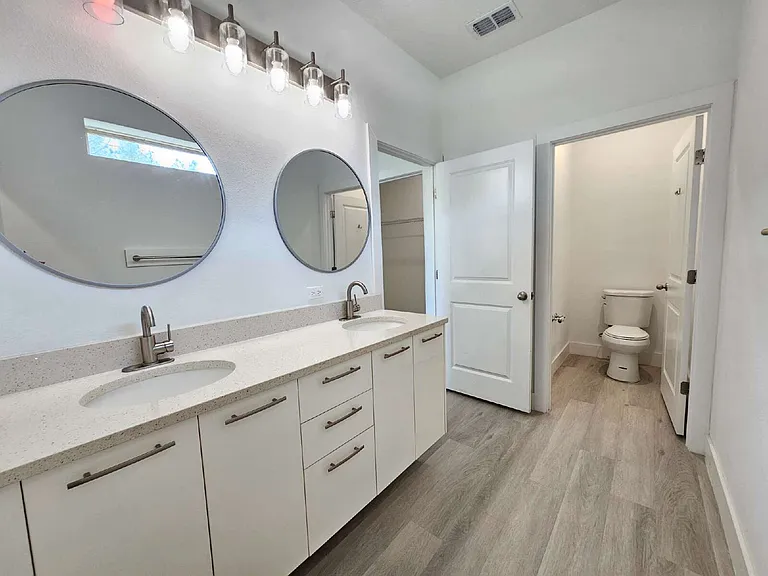 1370 Cogan Dr SE — Photo 10