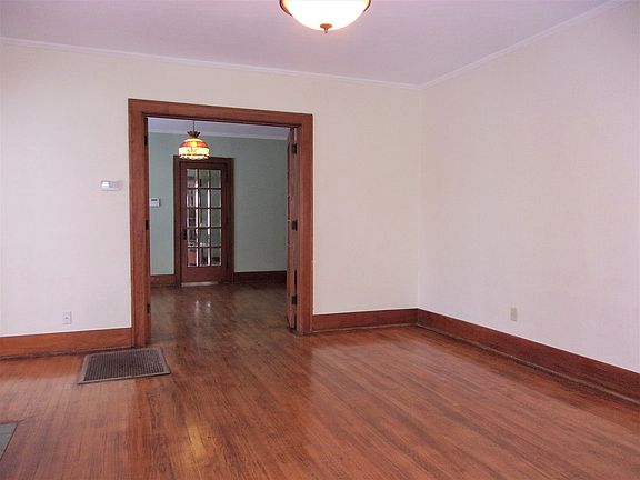 4th image of 701 NE 15th St APT 1