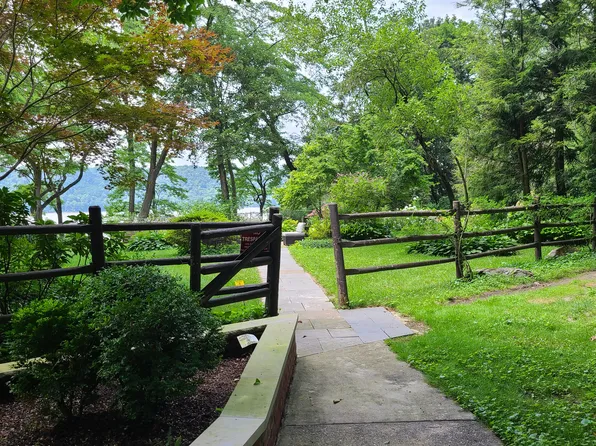 2727 Palisade Avenue image 21 of 25