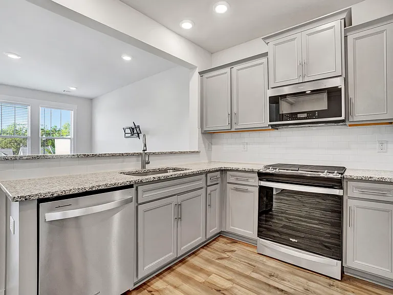 207 Dalmatian Dr — Photo 8