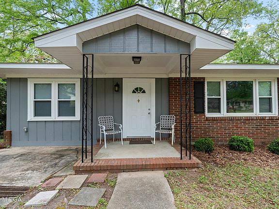 4th image of 1062 N Pine Knoll Dr