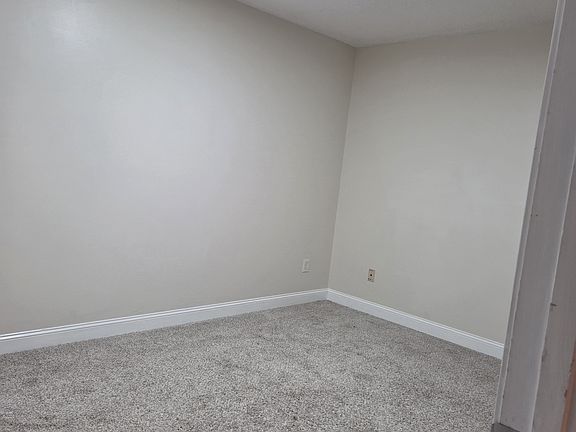 5th image of 1110 Creekside Cir
