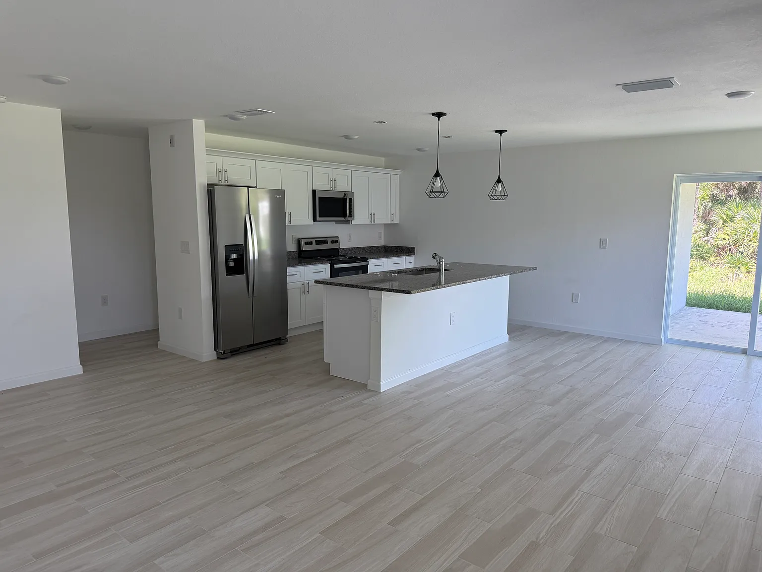 4 bed, 1800 sqft, $2,100 — Photo 4