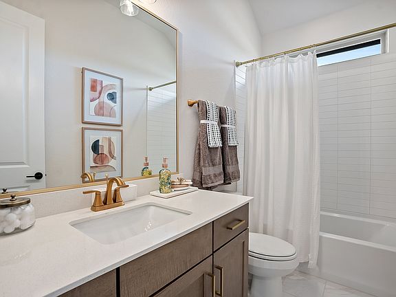 The Colony - Cheyenne II Interior Image 4