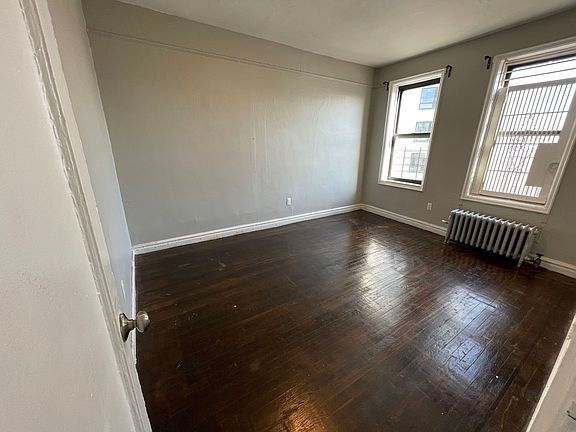 4th image of 2876 Jerome Ave #F3