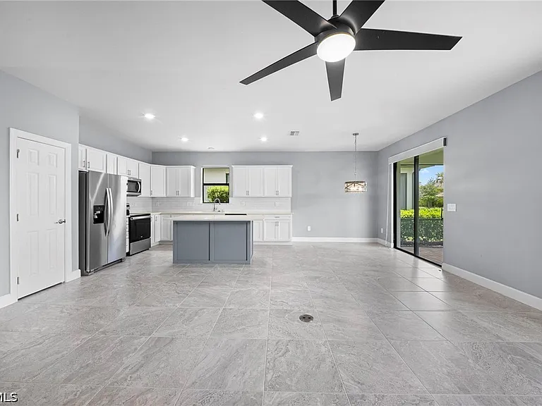 3685 E Hampton Cir — Photo 12