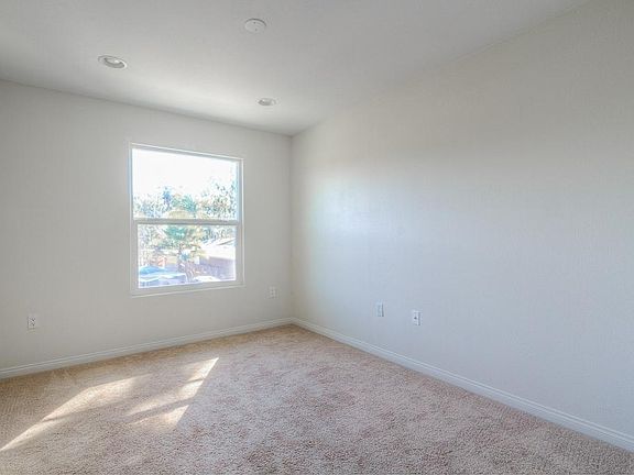 5th image of 445 W 10th Ave #1