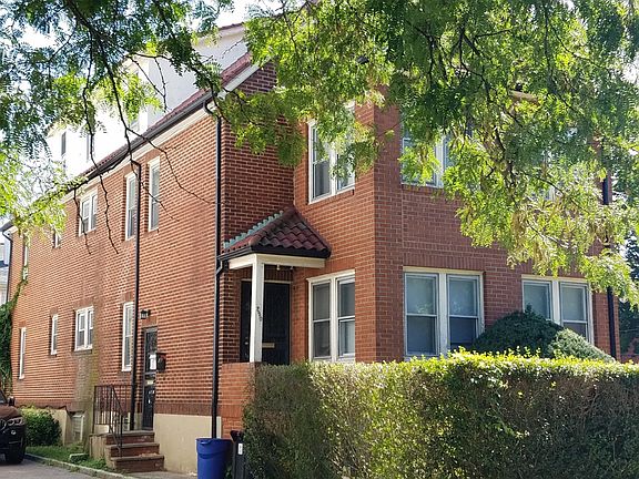 3rd image of 220 E 5th St