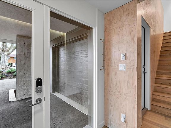 3rd image of 2910 Shelbourne St #2