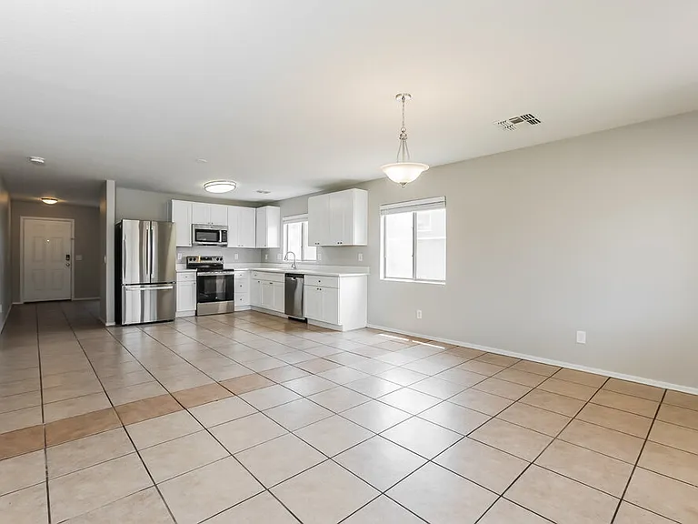 12954 W Voltaire Ave — Photo 6