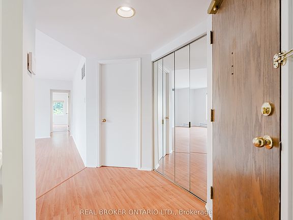 4th image of 405 Laurier Ave E #10