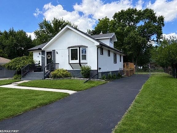 2nd image of 16655 Admiral St