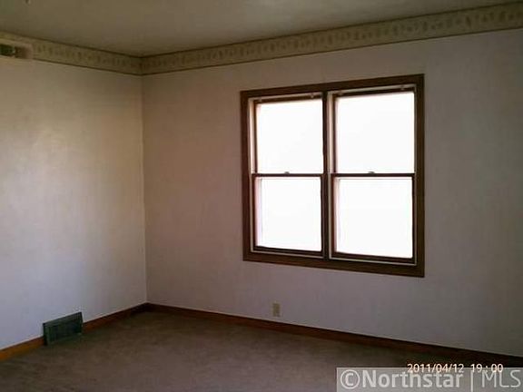 5th image of 120 Willow St S