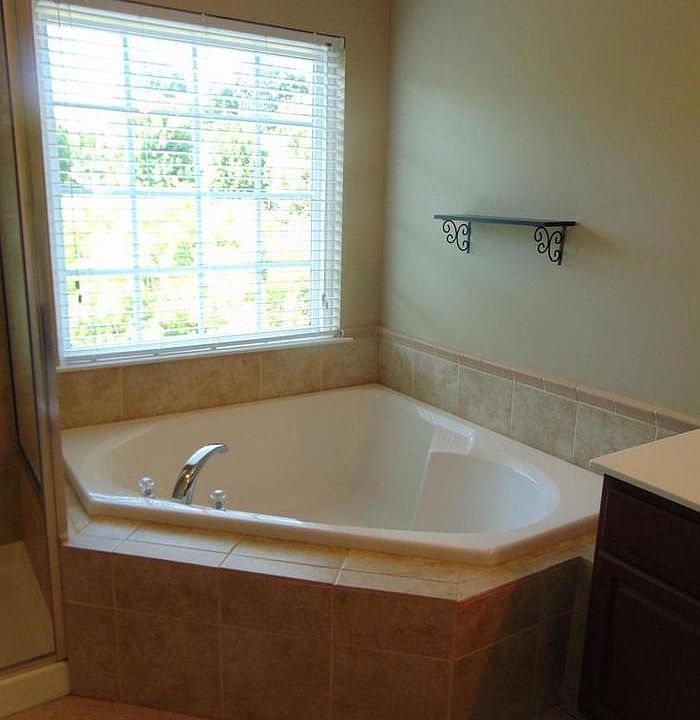 1st image of 242 Whitworth Dr