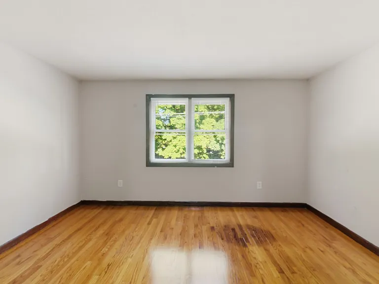 26 Forestdale/Random Housing — Photo 10