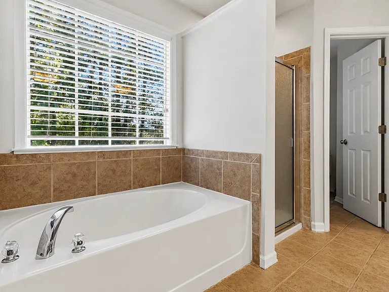 105 Finchley Dr — Photo 20