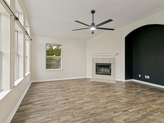 4th image of 908 Dogwood Dr