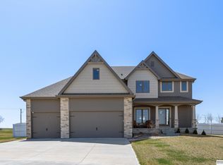 10245 Cove Hollow Dr, Papillion, NE 68046
