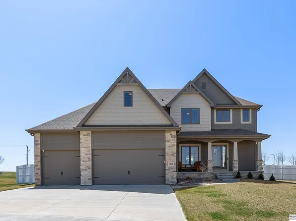 10245 Cove Hollow Dr, Papillion, NE 68046