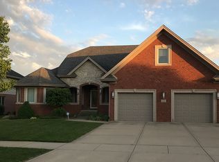 222 Buttercup Ln, Dyer, IN 46311
