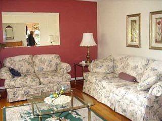 5th image of 18 Evelyn Ln