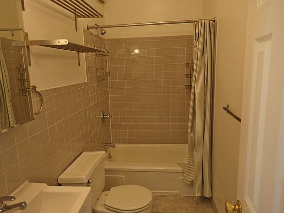 4th image of 42 1st Pl APT 2