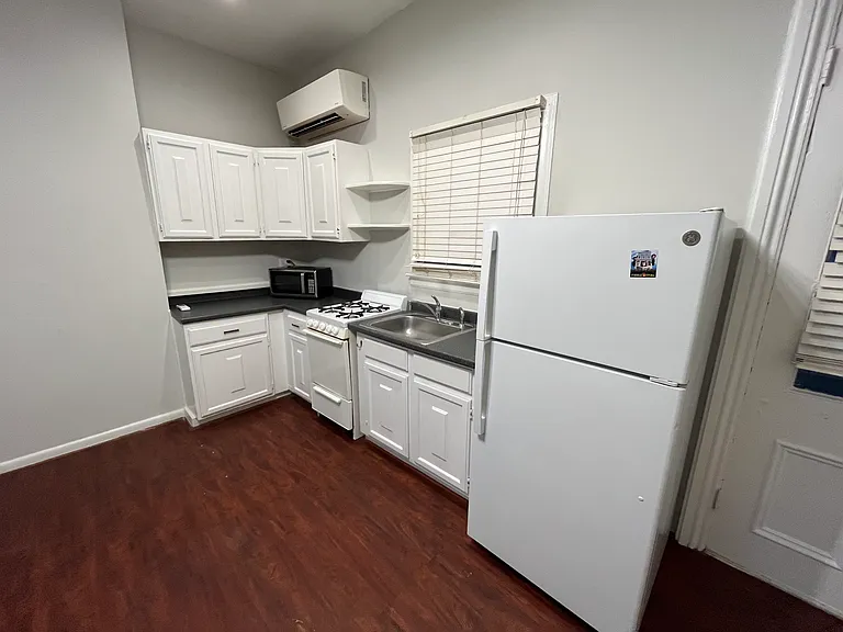 324 S Pine St #1 — Photo 3