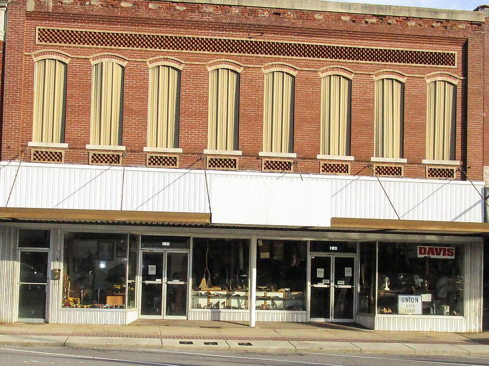1st image of 104 Jackson Ave N