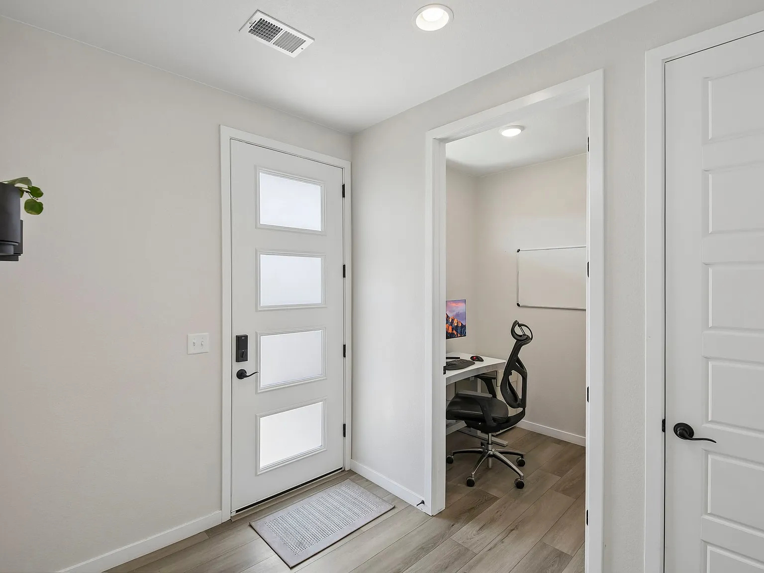 2 bed, 2.5 bath, 1840 sqft, $3,600 — Photo 3