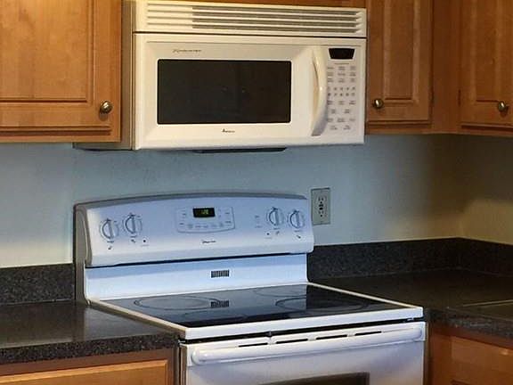 5th image of 1025 Hancock St APT 9G