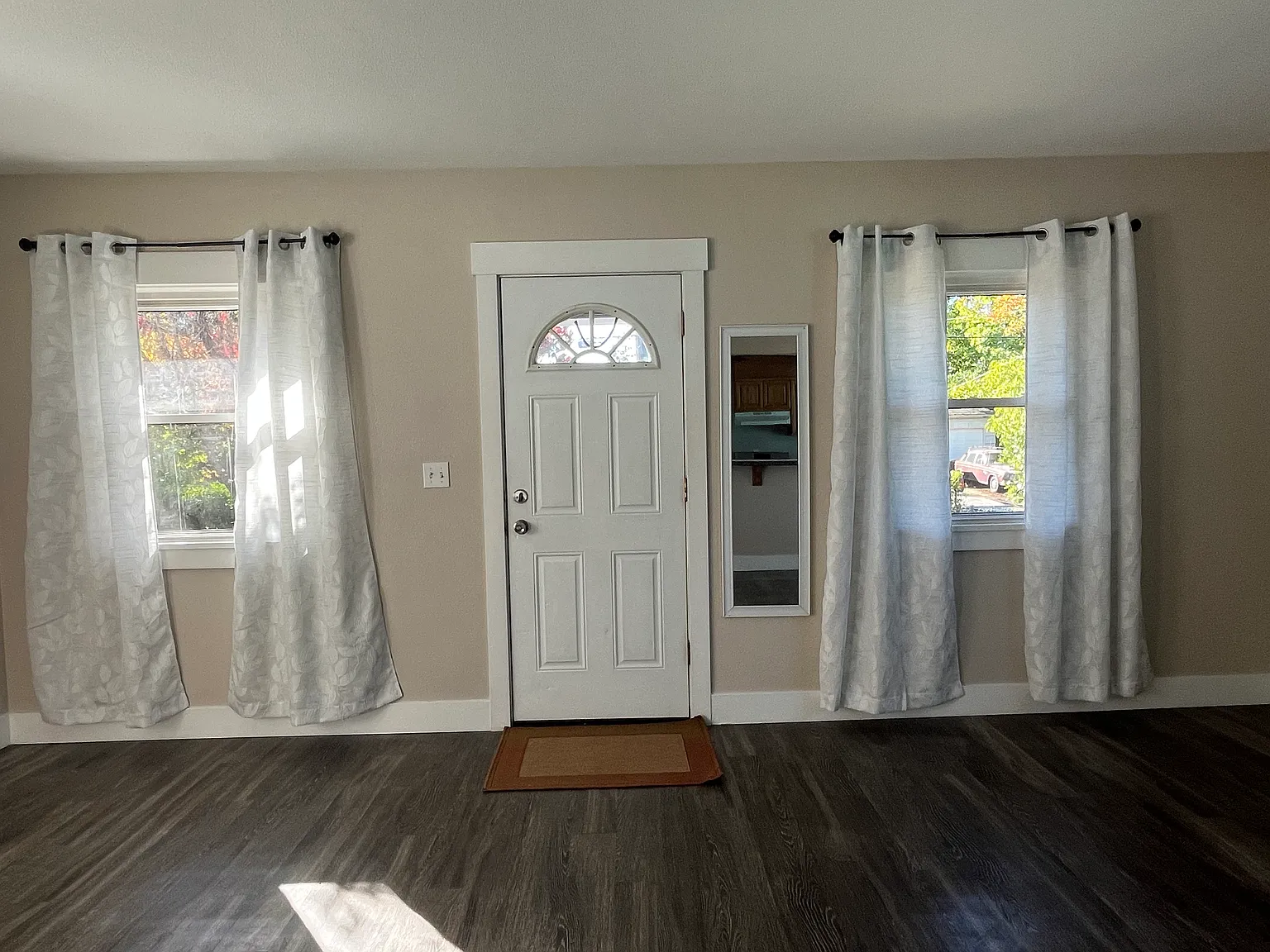 3 bed, 1.5 bath, 1750 sqft, $2,700 — Photo 3