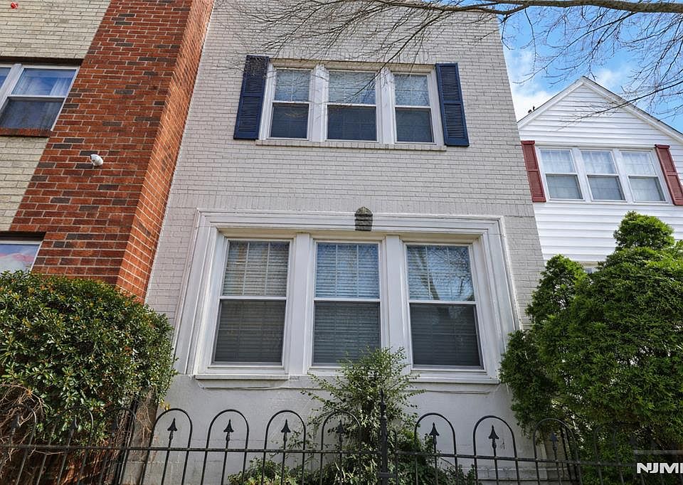 1st image of 251 Grant Ave