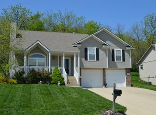 504 Foot Hill Dr, Grain Valley, MO 64029