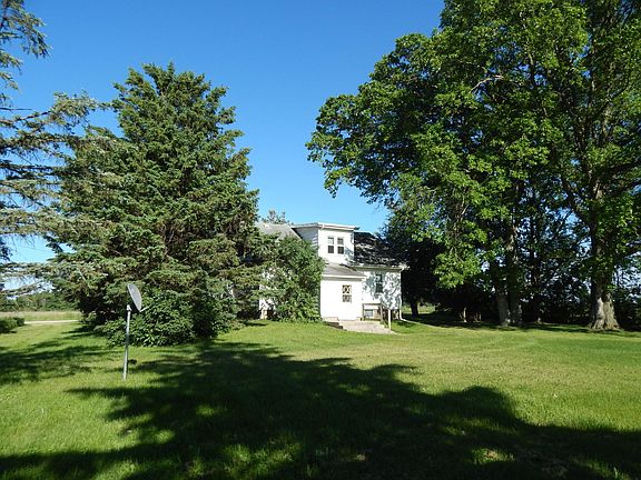 3 bedroom, 1 bathroom house in a beautiful country setting