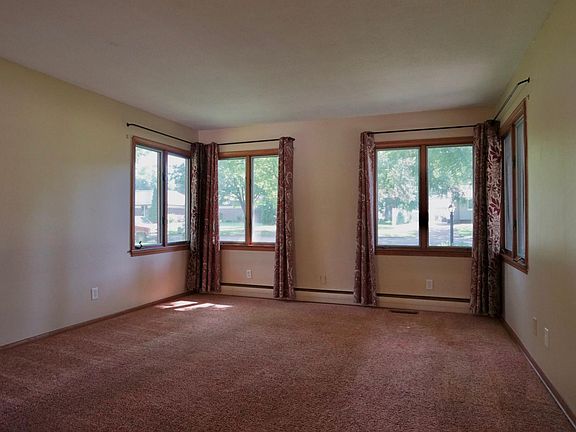 3rd image of 837 Portland Ave