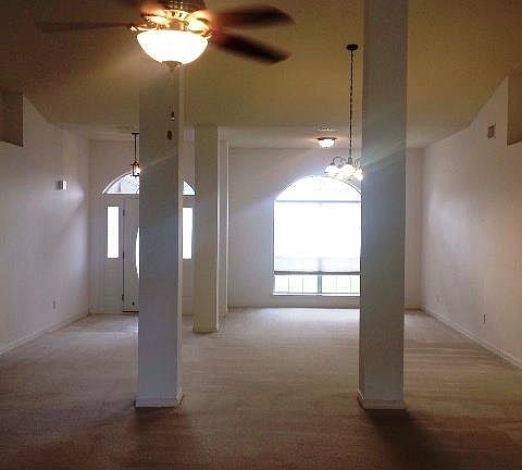 5th image of 2105 Aurora Dr