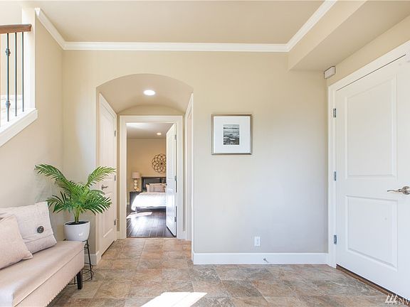 3rd image of 23218 SE 34th Pl