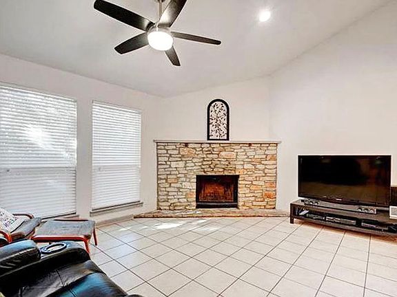 4th image of 920 Sirocco Dr #B